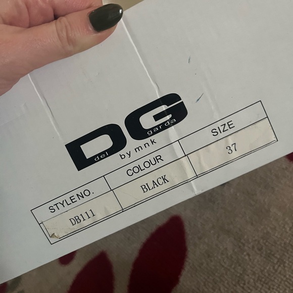 Brand new in box winter boots - Picture 4 of 5